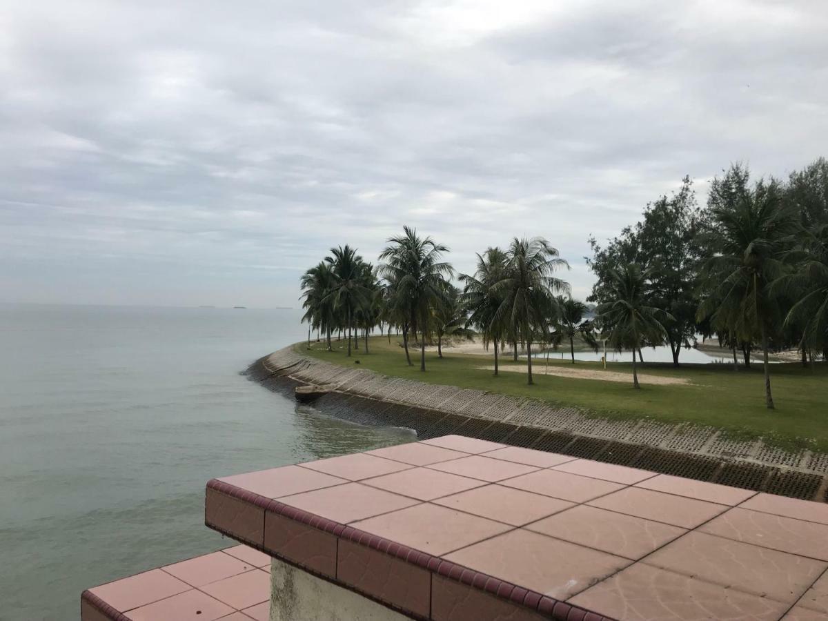 Homestay Atas Air - Melayu Sahaja Port Dickson Exterior photo